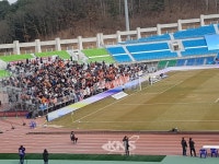 춘천, 송암스포츠타운 강원FC 응원열기 고조! - KNS뉴스통신 춘천, 송암스포츠타운 강원FC 응원열기 고조!