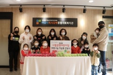 시립강변어린이집, 하남시미사강변종합사회복지관에 3번째 희망 나눔 저금통 전달 - KNS뉴스통신 시립강변어린이집... 