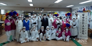 동두천시장, ‘경기도 인간문화재 대축제’ 참가자 격려 - KNS뉴스통신 동두천시장, ‘경기도 인간문화재 대축제’ 참가자 격려