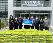 ㈜만도, 평택행복나눔본부에 700만원 상당의 슈퍼오닝(고시히카리) 100포 전달 - KNS뉴스통신 ㈜만도, 평택행복나눔본부에 700만원 상당의... 