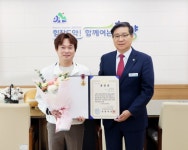 함양군, 6.25참전유공자 화랑무공훈장 아들 송찬길 씨에게 전달 - KNS뉴스통신 함양군, 6.25참전유공자 화랑무공훈장 아들 송찬길 씨에게 전달