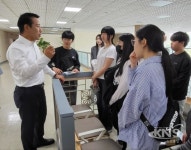 최경식 시장과 깜짝 만남에 인월중학교 민주시민교육, 더 풍성 - KNS뉴스통신 최경식 시장과 깜짝 만남에  인월중학교 민주시민교육, 더 풍성