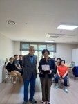 완주군의회 이순덕 의원, 삼봉 우미린아파트 주민들로부터 감사패 받아 - KNS뉴스통신 완주군의회 이순덕 의원, 삼봉 우미린아파트... 