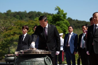훈 마넷 캄보디아 총리 | 한국문화홍보서비스 [사진으로 보는 한국] 현충탑 분향하는 훈 마넷 캄보디아 총리