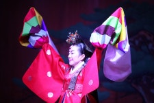 활동 - 재일동포 무용가, 일본 전통 예능 극장에서 한국 무용 공연 | Kocis 재일동포 무용가, 일본 전통 예능 극장에서 한국 무용 공연