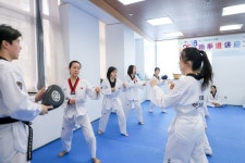활동 - 중국서 K팝에 맞춰 태권 동작 배우는 태권에어로빅 | 국제문화홍보정책실 중국서 K팝에 맞춰 태권 동작 배우는 태권에어로빅