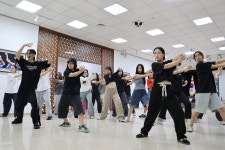 활동 - 2025 K-POP 아카데미 – 중급 댄스 강좌 성료 | 국제문화홍보정책실 2025 K-POP 아카데미 – 중급 댄스 강좌 성료 