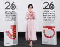 57개국 224편 영화의 축제로···개막작 ‘콘티넨탈 25’ | Kocis 전주국제영화제, 57개국 224편 영화의 축제로···개막작 ‘콘티넨탈 25’