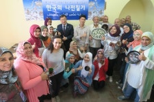활동 - 예술 속 한국과 이집트의 만남, 나전칠기 배우는 이집트 시민들 | 국제문화홍보정책실 예술 속 한국과 이집트의 만남, 나전칠기 배우는... 