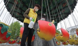 코리아넷뉴스 - [사진으로 보는 한국]가정의달 앞둔 놀이공원 방역 현장 | 국제문화홍보정책실 [사진으로 보는 한국]가정의달 앞둔 놀이공원 방역... 