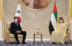 코리아넷뉴스 - 문 대통령, UAE 총리와 회담···4조1800억원 규모 천궁Ⅱ 계약 체결 | 국제문화홍보정책실 문 대통령, UAE 총리와 회담... 
