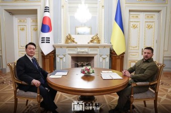 윤 대통령, 우크라이나 전격 방문···젤렌스키와 정상회담