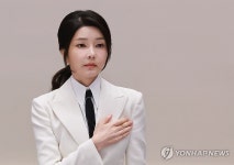 尹大統領夫人の高級バッグ疑惑　検察が捜査審議委に諮問へ | 韓国の政治ニュース｜韓国旅行「コネスト」 尹大統領夫人の高級バッグ疑惑... 