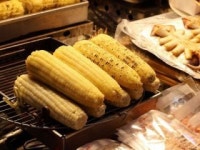 「明洞屋台グルメ食べ歩き2026」の写真｜韓国旅行「コネスト」 「明洞屋台グルメ食べ歩き2026」の写真