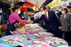 죽도시장 방문 - 사진 | 멀티미디어 | 대한민국 정책브리핑 죽도시장 방문 