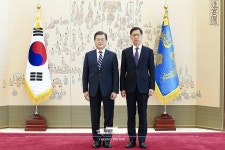 신임 대사 신임장 수여식 - 사진 | 멀티미디어 | 대한민국 정책브리핑 신임 대사 신임장 수여식