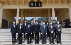 국립 대전 현충원 참배 - 사진 | 멀티미디어 | 대한민국 정책브리핑 국립 대전 현충원 참배