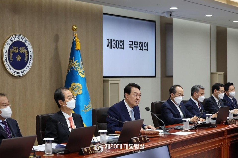 대통령 이재명, 취임 후 첫 국무회의 주재…국정 안정을 위한 각료들에 최선 다할 것 당부