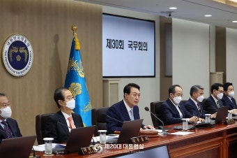 대통령 이재명, 취임 후 첫 국무회의 주재…국정 안정을 위한 각료들에 최선 다할 것 당부