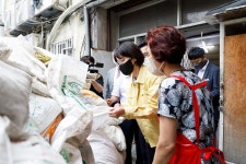 이영 중기부 장관, 남성사계시장 방문 - 사진 | 멀티미디어 | 대한민국 정책브리핑 이영 중기부 장관, 남성사계시장 방문