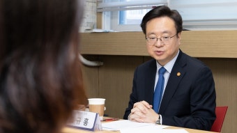 조규홍 복지부 장관, 노인일자리 수행기관 현장방문 - 포토 | 뉴스 | 대한민국 정책브리핑 조규홍 복지부 장관, 노인일자리 수행기관 현장방문