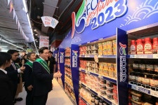 정황근 농식품부 장관, 케이푸드(K-Food) 페스티벌·대형마트 연계... 농식품부 장관, 케이푸드(K-Food) 페스티벌·대형마트 연계 판매촉진 행사 참석