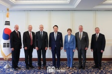미국 상원의원 대표단 접견 - 사진 | 멀티미디어 | 대한민국 정책브리핑 미국 상원의원 대표단 접견
