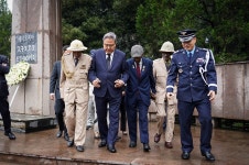 박진 외교부 장관, 에티오피아 한국전 참전용사기념비 참배 - 사진 | 멀티미디어 | 대한민국 정책브리핑 박진 외교부 장관, 에티오피아 한국전... 