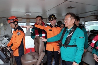 이상민 행안부 장관, ‘제18회 부산불꽃축제’ 안전관리 사전점검 - 사진 | 멀티미디어 | 대한민국 정책브리핑 이상민 행안부 장관, ‘제18회...