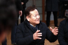 이상민 행안부 장관, 경기도 과천시 경로당 방문 - 사진 | 멀티미디어 | 대한민국 정책브리핑 이상민 행안부 장관, 경기도 과천시 경로당 방문