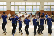 ‘늘봄학교’ 치어리딩, 에어로빅힙합도 배워요 - 사진 | 멀티미디어 | 대한민국 정책브리핑 ‘늘봄학교’ 치어리딩, 에어로빅힙합도 배워요