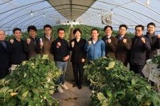 송미령 농식품부 장관, 지능형농장(스마트팜) 솔루션 도입 현장 방문... 송미령 농식품부 장관, 지능형농장(스마트팜) 솔루션 도입 현장 방문