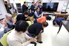 복지부, 경로당 식사 제공 현황 점검 및 이용 어르신 목소리 청취 - 사진 | 멀티미디어 | 대한민국 정책브리핑 복지부, 경로당 식사 제공 현황 점검... 