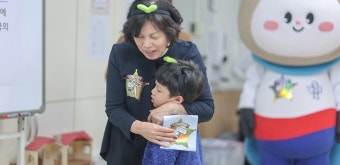 늘봄학교 일일강사 참여 수업 - 사진 | 멀티미디어 | 대한민국 정책브리핑 늘봄학교 일일강사 참여 수업