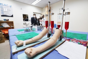 교육부, 의대 운영대학(강원대) 현장 간담회 - 사진 | 멀티미디어 | 대한민국 정책브리핑 교육부, 의대 운영대학(강원대) 현장 간담회