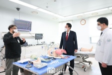 부산대학교병원 권역외상센터 방문 - 사진 | 멀티미디어 | 대한민국 정책브리핑 부산대학교병원 권역외상센터 방문