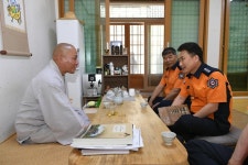 남화영 소방청장, 부처님 오신 날 대비 부여 무량사 화재 안전점검 - 사진 | 멀티미디어 | 대한민국 정책브리핑 남화영 소방청장, 부처님 오신 날... 