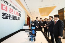 오찬 행사 - 사진 | 멀티미디어 | 대한민국 정책브리핑 최상목 대통령 권한대행 부총리 겸 기획재정부 장관, 제47회 국제기능올림픽대회 국가대표... 
