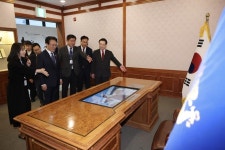 김대중 노벨평화상 기념관 방문 - 사진 | 멀티미디어 | 대한민국 정책브리핑 김대중 노벨평화상 기념관 방문