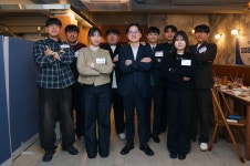 대구·경북권 거점 대학 대학원생 간담회 - 사진 | 멀티미디어 | 대한민국 정책브리핑 대구·경북권 거점 대학 대학원생 간담회