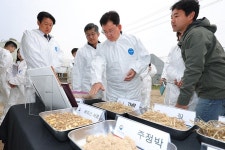 자가 섬유질배합사료 제조 현장 점검 - 사진 | 멀티미디어 | 대한민국 정책브리핑 자가 섬유질배합사료 제조 현장 점검