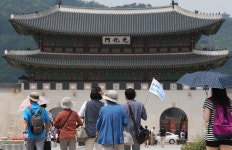 문인의 흔적을 찾아…매마수에 즐긴 ‘문학산책’ - 정책뉴스 | 뉴스 | 대한민국 정책브리핑 문인의 흔적을 찾아…매마수에 즐긴 ‘문학산책’