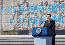 윤 대통령 “4·19혁명은 대한민국의 헌법 정신…유공자들, 후세에... 윤 대통령 “4·19혁명은 대한민국의 헌법 정신…유공자들, 후세에 전할 것” 