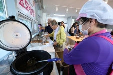 경로당 주 5일 식사 제공 소식이 반가운 이유 - 국민이 말하는 정책 | 뉴스 | 대한민국 정책브리핑 경로당 주 5일 식사 제공 소식이 반가운 이유