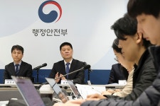 부적절한 정부포상 전면 재검토…취소사유 공개 확대 등 추진 - 정책뉴스 | 뉴스 | 대한민국 정책브리핑 부적절한 정부포상 전면 재검토... 