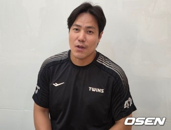 ‘충격 방출→제2의 전성기’ 40세까지 이렇게 잘 할 줄 누가 알았나…최다 출장 2위→홀드 2위→4년간 리그 최다 출장 ‘헌신’이다...