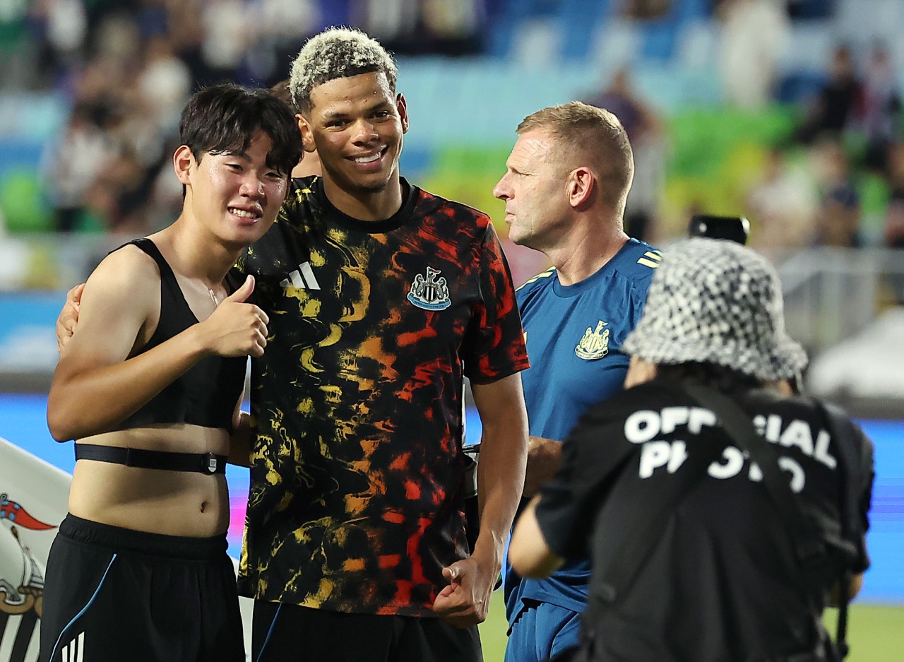 EPL 데뷔 앞둔 박승수, 불발한 첫 경기...팬들 기대는 계속된다