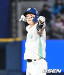 정상 컨디션 아니지만… 최고참 된 박건우는 다르다, 아픈 무릎 부여잡고 역전타 폭발 [오!쎈 창원] | 미주중앙일보