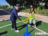 ‘국가대표 외야수’ 민병헌, 일일 티볼강사로 변신…의정부 호암초·회룡초 KBO 찾아가는 티볼교실 개최 | 미주중앙일보