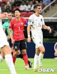 6개 슈팅-무득점-평점 6점...'주장' 손흥민, 16년 만의 월드컵 첫 경기 승리에도 홀로 웃지 못했다 | 미주중앙일보
